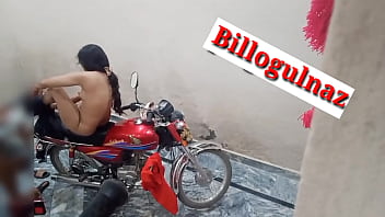 Teman Goyang Gila Di Atas Motor Dengan Suara Erotis Hindi