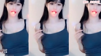 Em Gái Trung Mặc Váy Ngắn Cũn Nhún Nhảy Khoe Vòng 3 Căng Tròn Kích Thích Anh Em