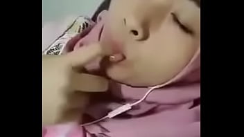 Video Call Mesra Dengan Gadis Berjilbab