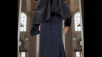 Mencoba Abaya Dan Hijab Yang Menggoda