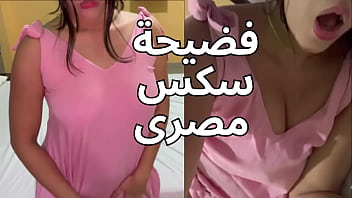 زوجي الوحش جذبني للغرفة وخلع ثيابي بقوة، ثم دفع عضوه الكبير في مؤخرتي بعنف حتى جعلني أصرخ من شدة المتعة، يا ابن العاهرة القذرة.