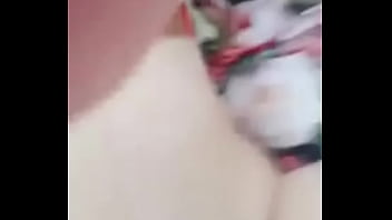 Gadis Tionghoa Berpose Seksi Untuk Kamera Sendiri