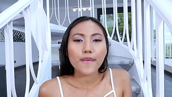 May Thai, Si Kecantikan Asia Yang Menggoda, Menghisap Kontol Besar Dengan Pov Dan Menelan Sampai Tetes Terakhir