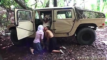 Ibu Rumah Tangga Arab Digoyang Hingga Lupa Daratan Di Ranjang Pengganti