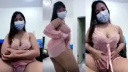 Cairan Menggoda Dari Host Montok Yang Kembali Menggairahkan