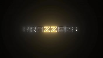 Gadis Magang Yang Ceroboh – Lulu Chu / Brazzers / Tonton Lengkap Di Www.zzfull.com/inter