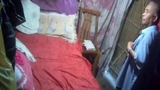 Kakek Manipuri Menggoda Menantunya Di Belakang Putranya