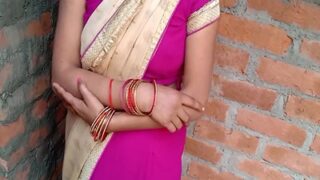 Seorang Pria Nakal Menggoyang Tetangganya Yang Seksi, Bhabhi, Dalam Adegan Panas Bergaya Telugu