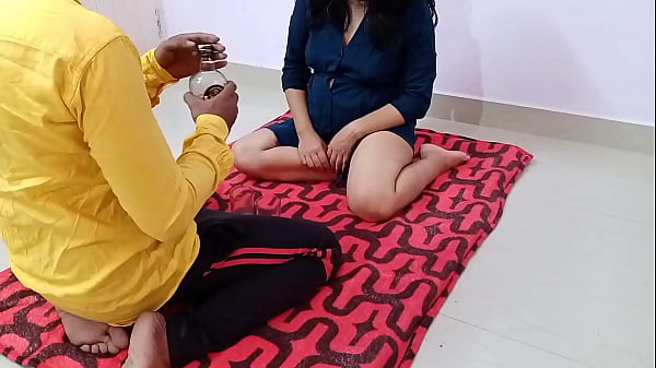भारतीय अश्लील हिंदी आवाज़ में: बहन को शराब पिलाकर रात भर जबरदस्ती चोदना