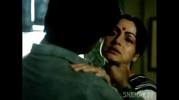 Adegan Mesra Rakhee Yang Menggoda Di Film Paroma – Sensualitas Tak Terlupakan (360p)