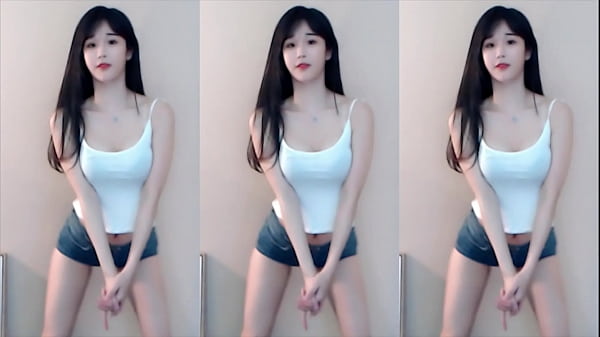 Cô Nàng Trung Quốc Phô Diễn đường Cong Bốc Lửa Trên Tàu Lượn Siêu Tốc