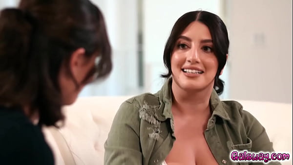 Sarah Arabic Menyerah Pada Hasratnya Dan Mengaku Pada Mantan Komandannya, Casey Calvert, Bahwa Tubuhnya Mendidih Untuk Disentuh Dan Dirasuki Olehnya.