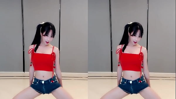 Cô Gái Trung Quốc Khoe Vũ đạo Nóng Bỏng Trên Cầu Thang Mới