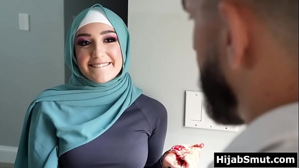 Gadis Muslimah Polos Digembleng Pelatih Sepak Bolanya Dengan Cara Intim