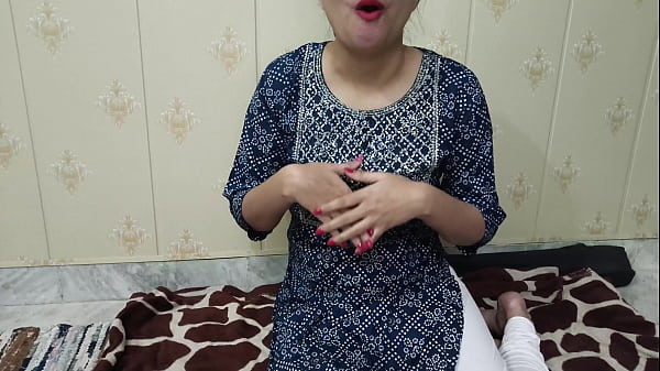 भड़कीली सौतेली बहन को उसके बड़े सौतेले भाई ने चोदा, हिंदी आवाज़ में गर्म मज़ा