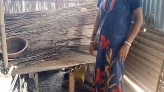 Bihari Babu Menggila-gilakan Pelayannya Di Pondok Terbuka