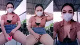 Gadis Mesum Bergetar Di Tempat Umum