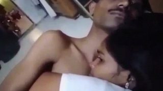 Goyangan Panas Dengan Bhabhi: Dari Buka Baju Sampai Ranjang Bergoyang
