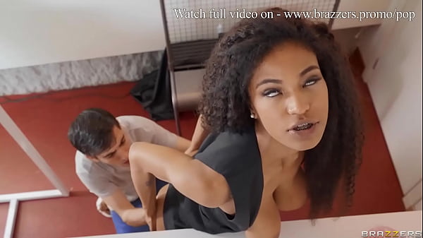 Tina Fire: Nonton Film Sambil Dihardcore Anal Dan Diberi Facial Di Brazzers