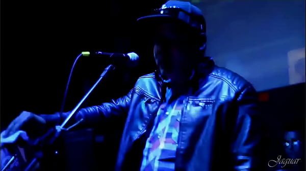 Goyangan Panas Di Café Latino (live)