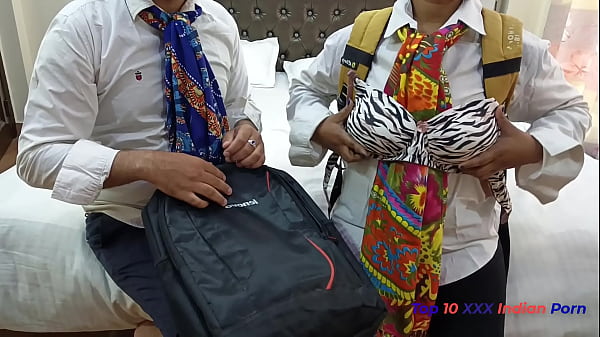 Pertemuan Pertama Mahasiswa Desi Dan Cewek Desi Di Hotel Oyo Yang Panas Dan Menggoda