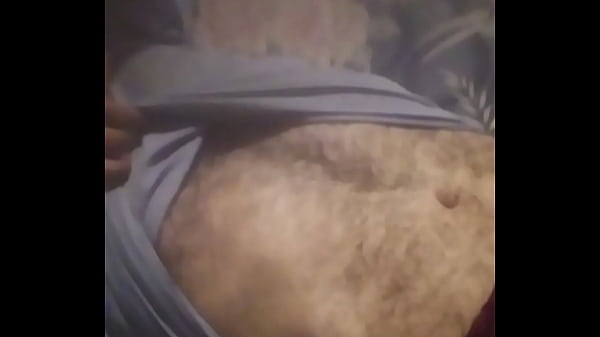 Gadis Arab Yang Menggoda Dengan Sorotan Mata Yang Memikat