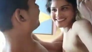 Bercinta Liar Dengan Devika Bhabhi Yang Menggoda