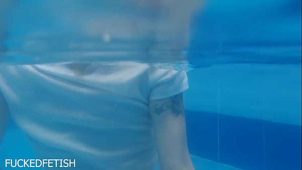 Ashley Rose Basah Gaya Rock Yang Menggoda