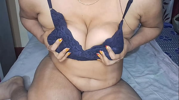 Bhabhi India Seksi Mainkan Memek Berbulu Tebal