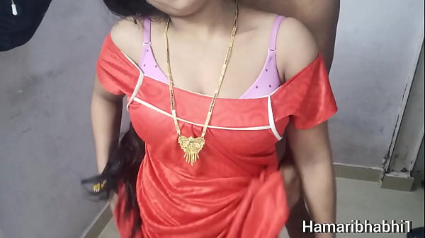 Binal Bhabhi Garmagaram Devar Se Hindi Mein Baatein Karte Hue Chudai Ka Maza