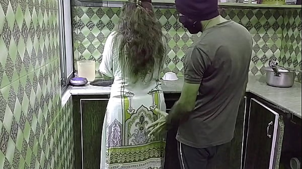 Bidadari India Digoyang Di Dapur Sambil Sibuk Masak, Suara Erang Menggoda