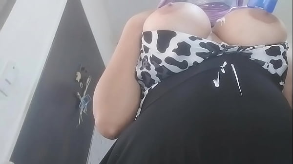 Arab Muslimah Berjilbab Panas Tampilkan Pantat Dan Muncrat Di Webcam Demi Uang, Melanggar Ajaran Agama