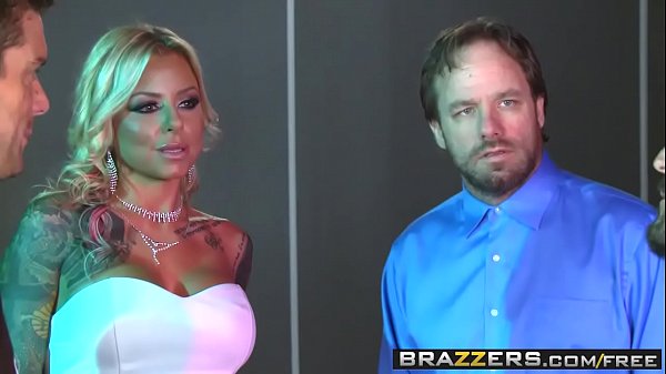 Kisah Nyata Istri Nakal: Britney Shannon Dihardcore Dua Laki-laki
