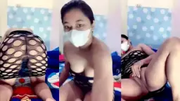 Masturbasi Sayangku Telanjang Dengan Pakaian Jala Yang Menggoda