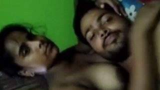 Pasangan Benggala Panas Mesra Di Rumah Saat Karantina