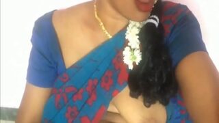 Video Mesum Tante Desi Montok Mainin Memek Sambil Jari-jari Masuk Dalem