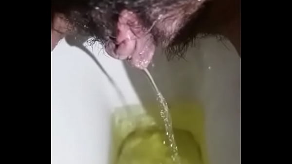 Cewek India Lagi Pipis, Bikin Basah Semua