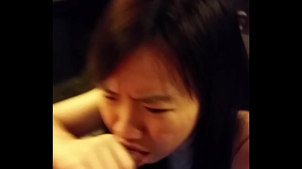 Gadis Asia Mahir Menghisap Kontol