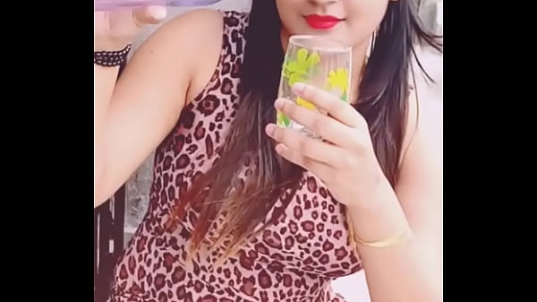 Cewek India Nungging Sambil Ngangkang, Siap Digaruk.