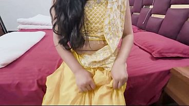 Bhabhi Basi Gili Chut Se Gussa Bhujaye, Devar Ko Chod Kar Mana Liya