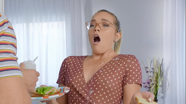 Dia Suka Disetubuhi Di Dapur / Adegan Panas Dari Brazzers