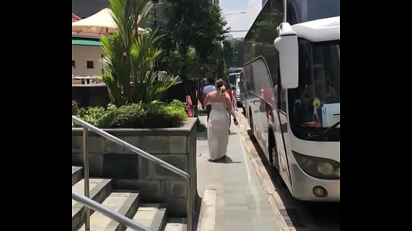 Pantat Montok Tionghoa Yang Menggoda