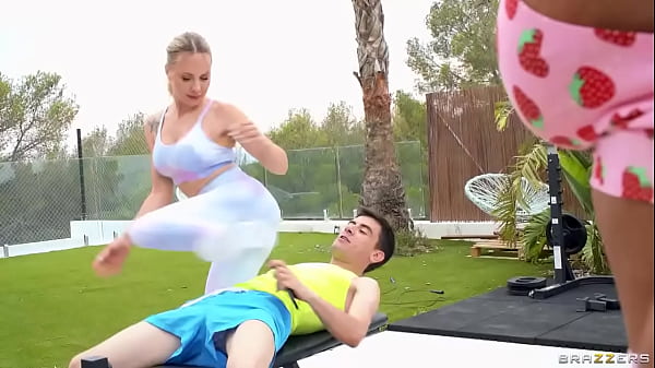 Angie Lynx Menggoyang Pantat Di Brazzers Butt Lift Part 2: La Paisita Oficial, Masuk Kode Xvpromo Untuk Diskon Eksklusif