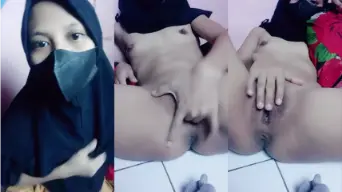 Ukhti Kesepian, Jari-jari Basah Sambil Bayangin Suami Yang Pergi