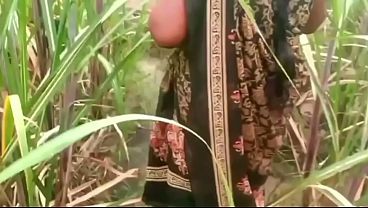 Ibu Tiri Dan Anak Tiri Ngentot Di Luar Rumah Kampung.