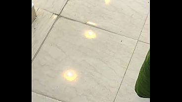 شرموطة مصرية نار صاحبت البيت ينيكها سباك وصاحبه كلام يهيج الصوت واضح والجسم ملبن
