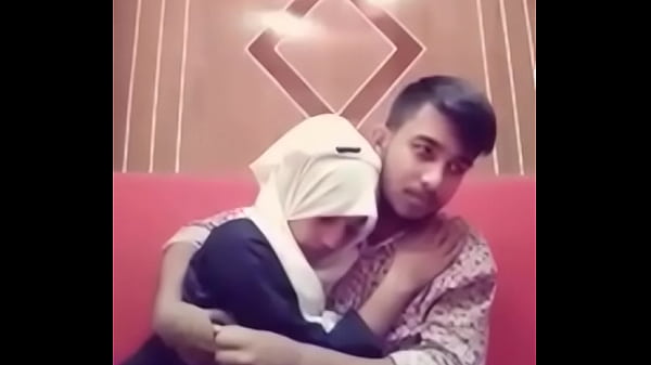 Desi Cewek Dan Cowok Lagi Ciuman Panas Di Hotel, Bibir Nempel Kayak Lagi Hisap Madu.