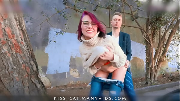 Kisscat Sarapan Cinta Sosis – Agen Jalanan Jembrek Mahasiswi Rusia Buat Ngewe Di Luar