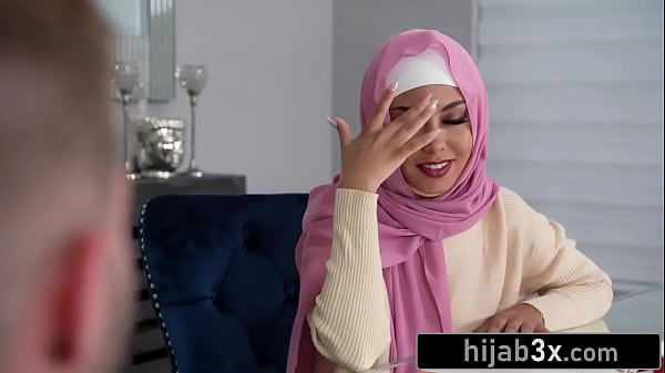 Gadis Mungil Berhijab Ngentot Sambil Tetep Pake Hijab, Bikin Greget.