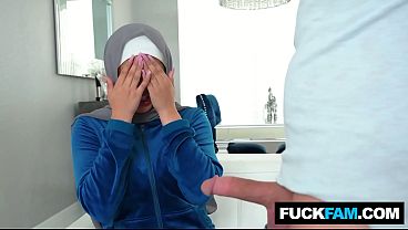 Tetangga Hijab Kena Kejutan Kontol Besar Dari Sophia Leone Sama Nicky Rebel